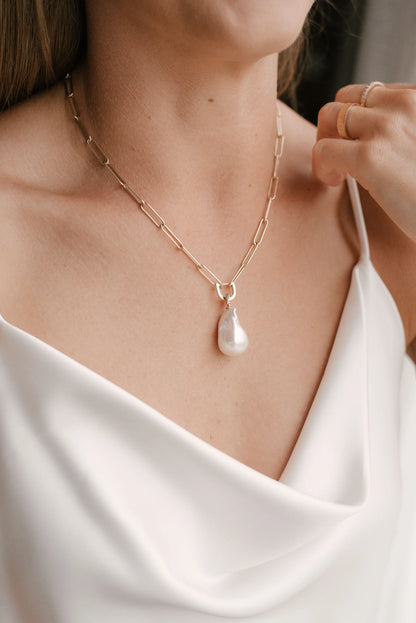 Signature Pearl Pendant - Grande