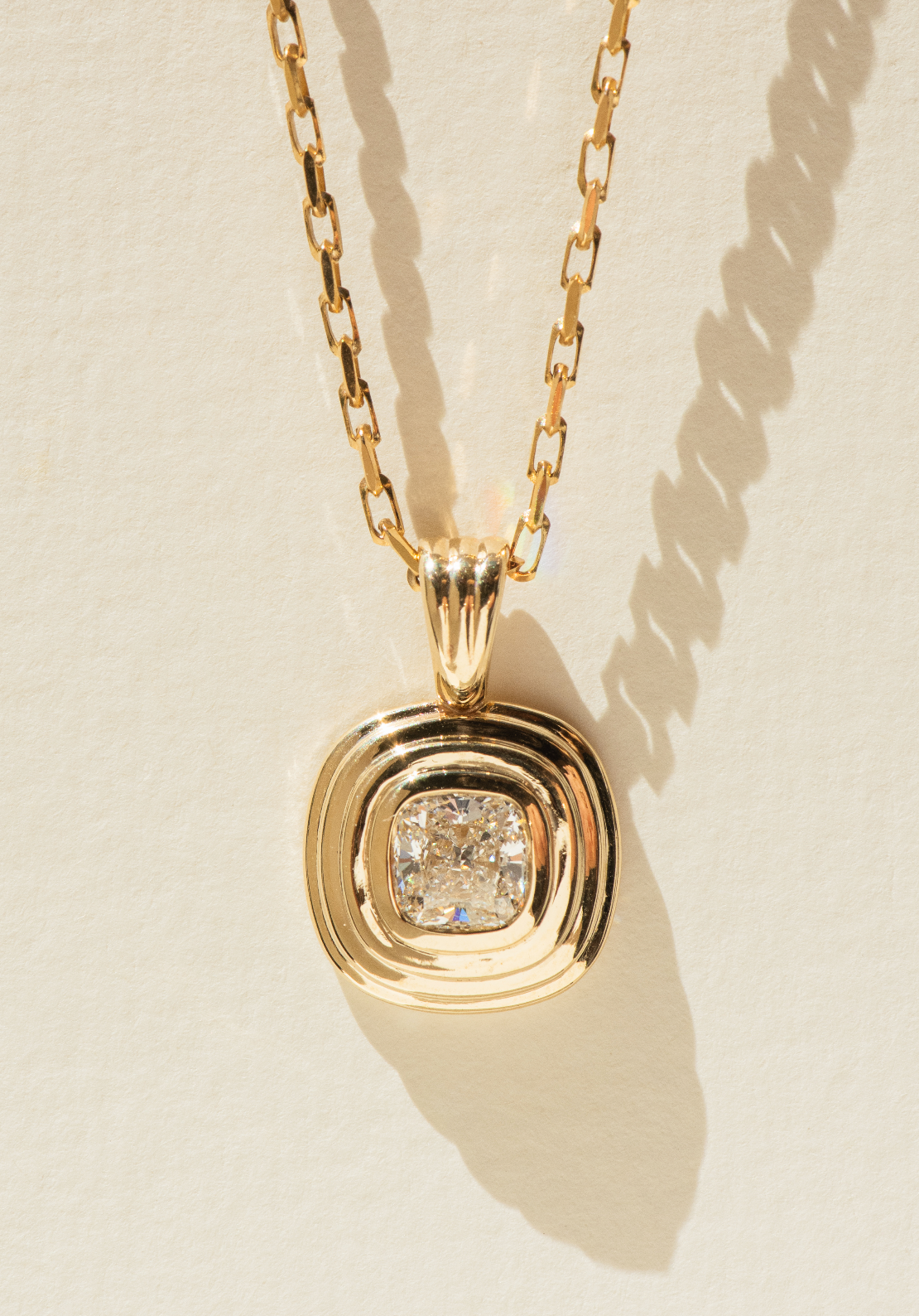 Niveaux Cushion Diamond Pendant